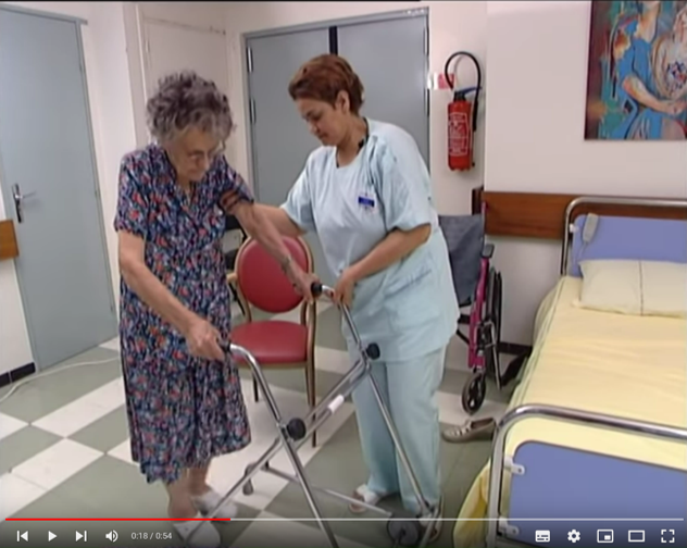 Transfert debout/assis avec déambulateur